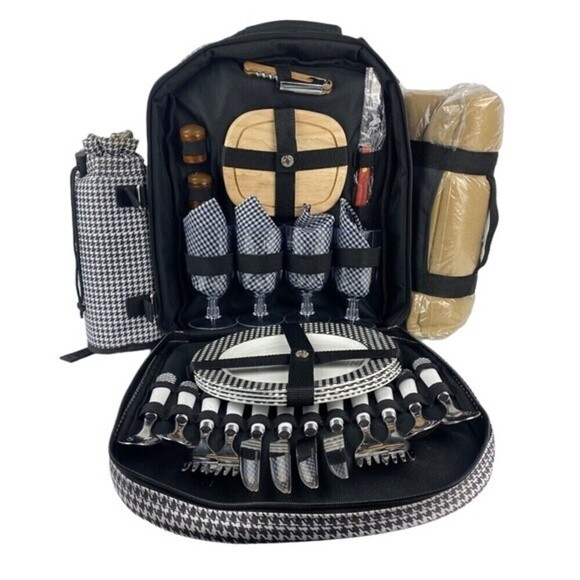 Picnic at Ascot Picnic Backpack with removable blanket for four - Picture 2 of 10